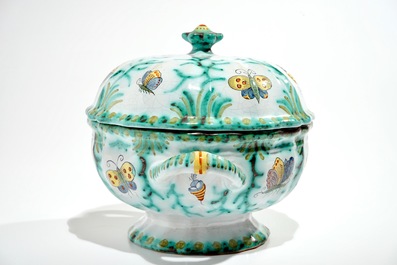 Une terrine couverte en fa&iuml;ence polychrome de Bruxelles, 18/19&egrave;me